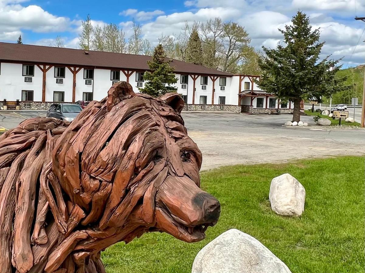 Beartooth Hideaway Inn & Cabins Ред-Лодж Экстерьер фото