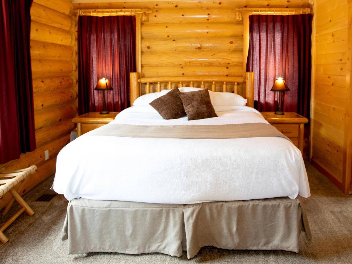 Beartooth Hideaway Inn & Cabins Ред-Лодж Экстерьер фото